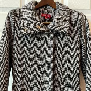 BLACK AND WHITE HERRINGBONE COAT BY MERONA SIZE SMALL